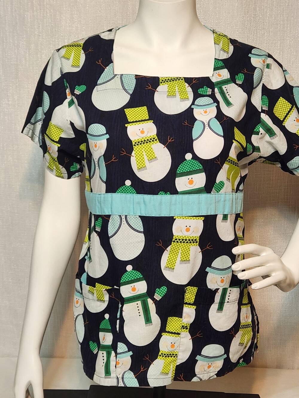 Tafford Scrubs Top Snowman Tieback 100% Cotton Size Medium